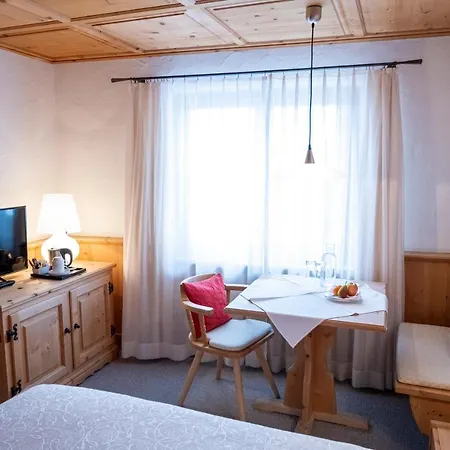 Hotel Engiadina 3*