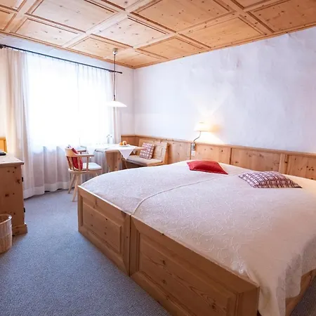 Hotel Engiadina 3*