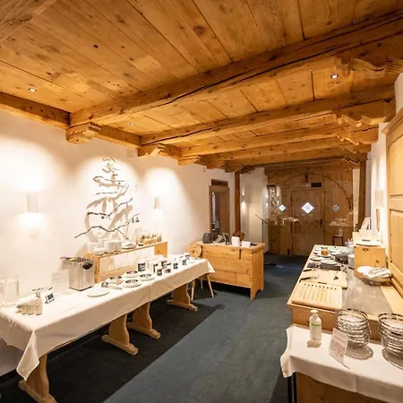 Engiadina Hotel 3*
