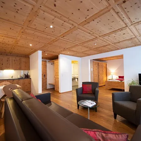 Engiadina Hotel 3*