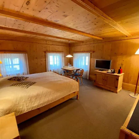 Hotel Engiadina 3*